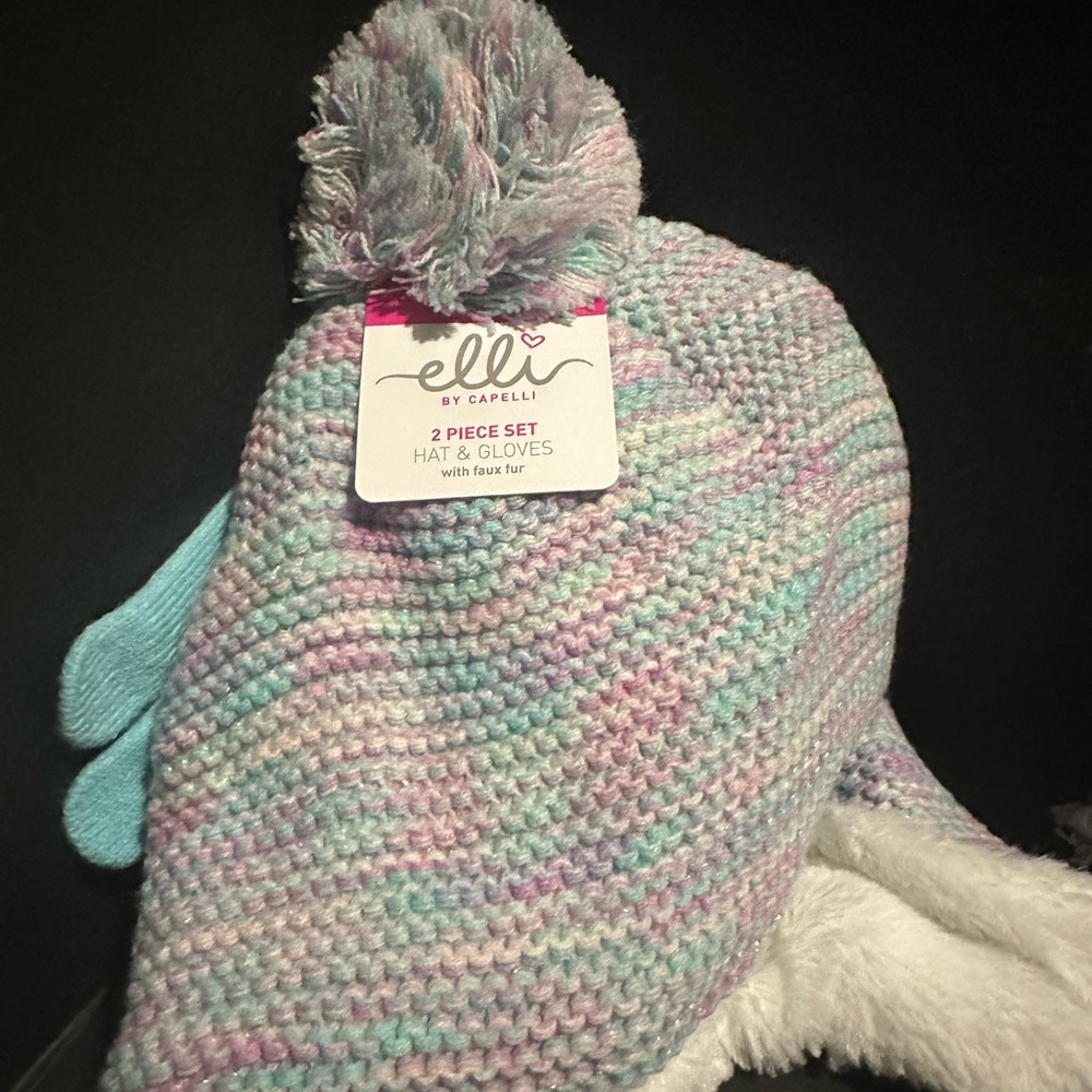￼ Elli by Capelli hat and glove set ￼